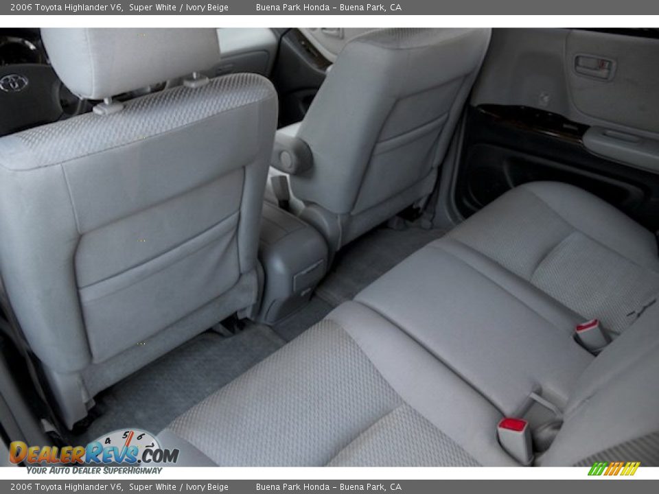 2006 Toyota Highlander V6 Super White / Ivory Beige Photo #13
