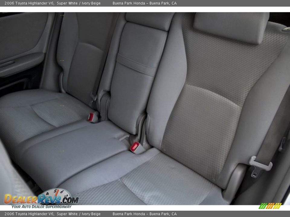 2006 Toyota Highlander V6 Super White / Ivory Beige Photo #14