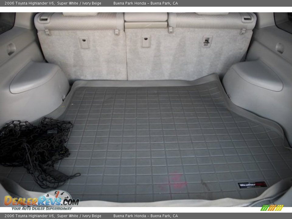 2006 Toyota Highlander V6 Super White / Ivory Beige Photo #15