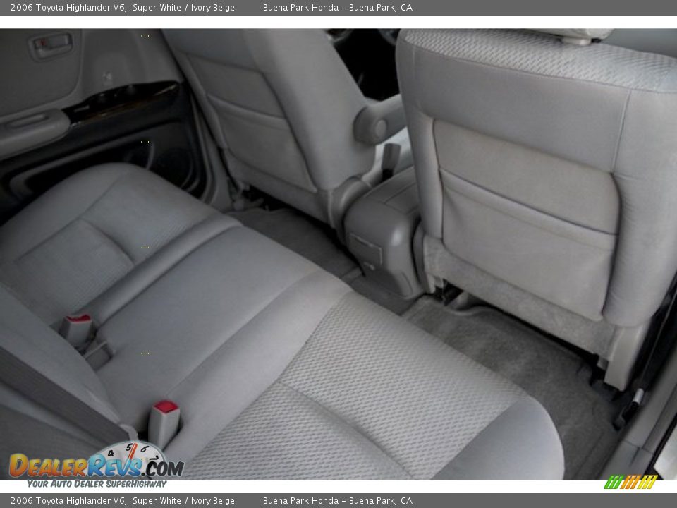 2006 Toyota Highlander V6 Super White / Ivory Beige Photo #17