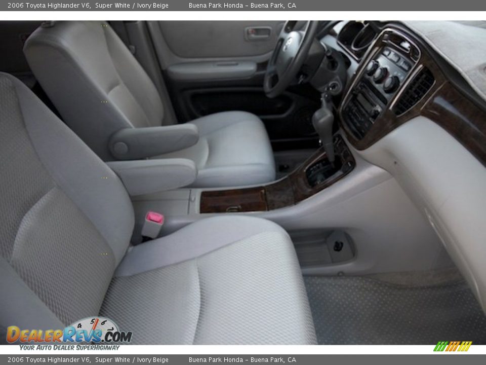 2006 Toyota Highlander V6 Super White / Ivory Beige Photo #19