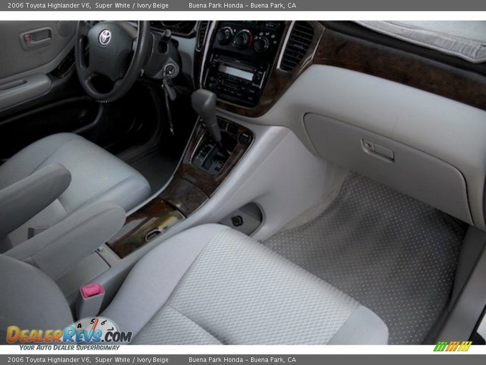 2006 Toyota Highlander V6 Super White / Ivory Beige Photo #20