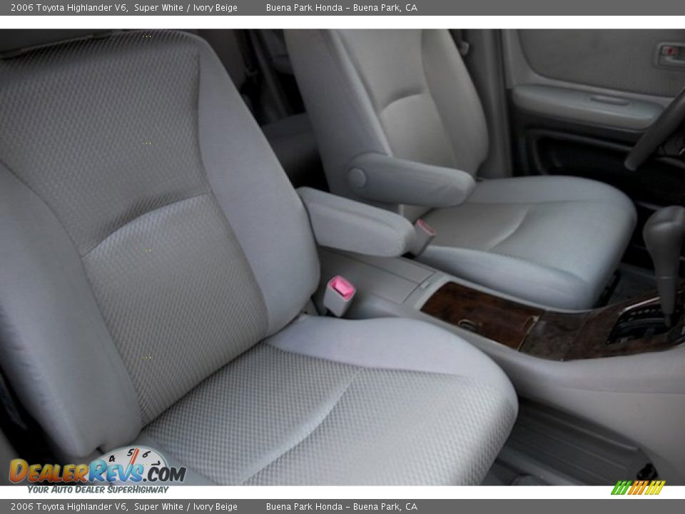 2006 Toyota Highlander V6 Super White / Ivory Beige Photo #21