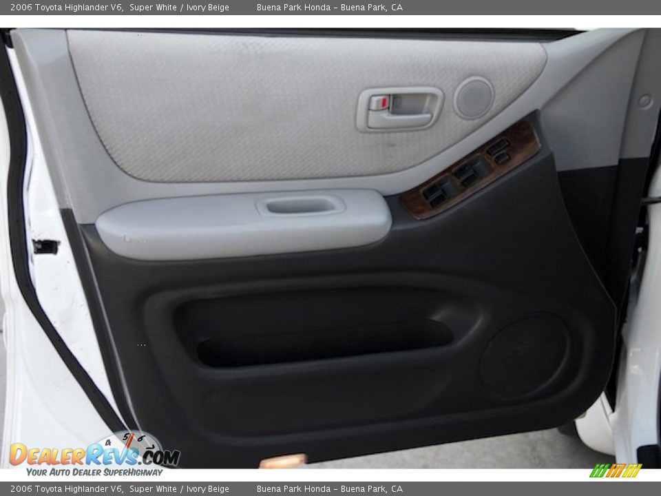 2006 Toyota Highlander V6 Super White / Ivory Beige Photo #23
