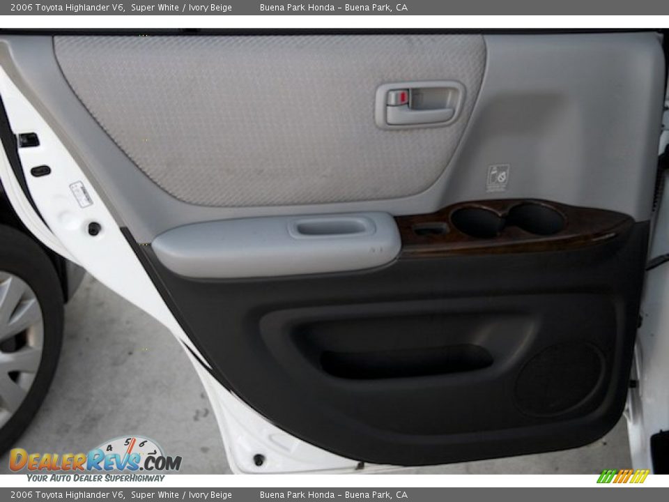 2006 Toyota Highlander V6 Super White / Ivory Beige Photo #24