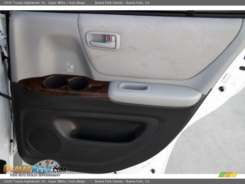 2006 Toyota Highlander V6 Super White / Ivory Beige Photo #25