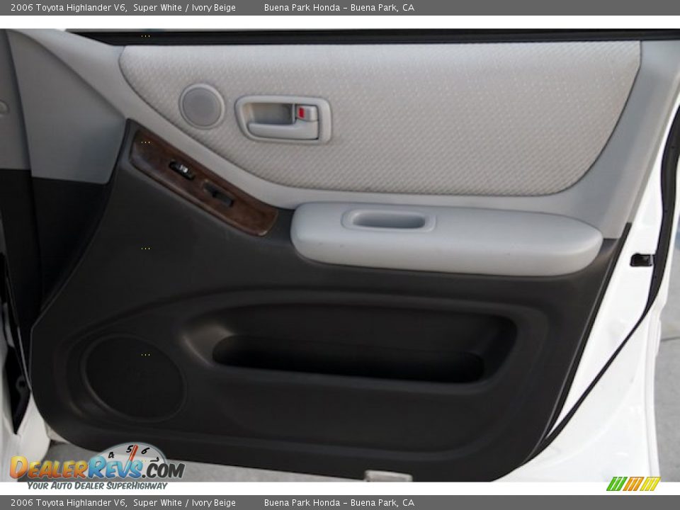 2006 Toyota Highlander V6 Super White / Ivory Beige Photo #26