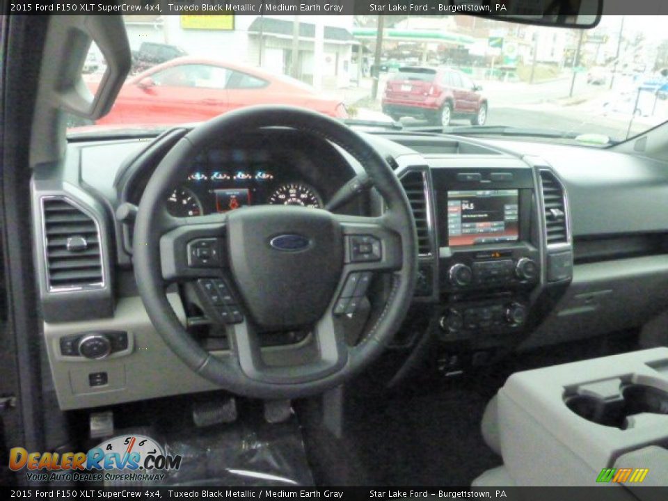 2015 Ford F150 XLT SuperCrew 4x4 Tuxedo Black Metallic / Medium Earth Gray Photo #12