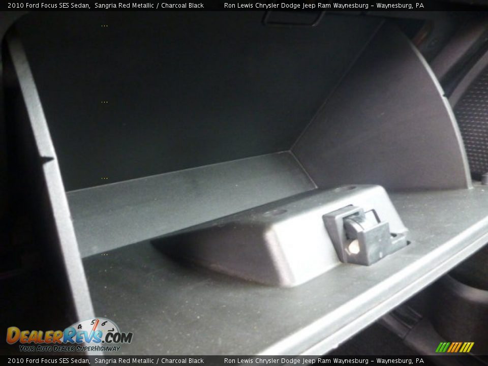 2010 Ford Focus SES Sedan Sangria Red Metallic / Charcoal Black Photo #17