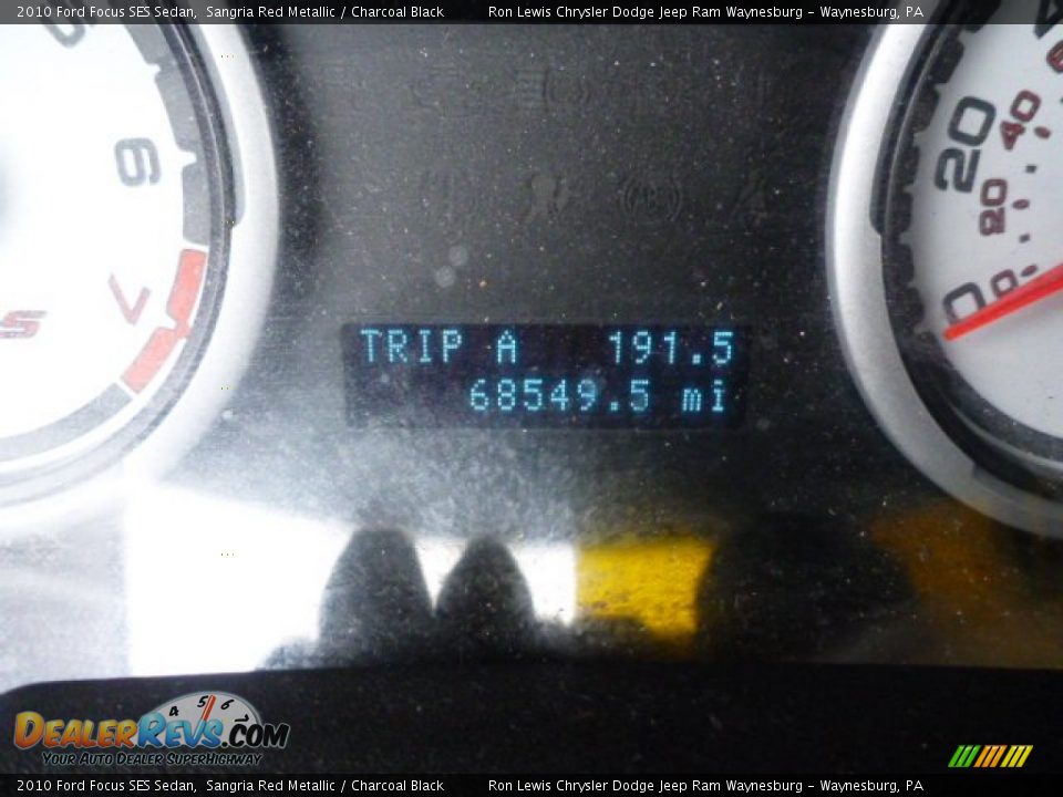 2010 Ford Focus SES Sedan Sangria Red Metallic / Charcoal Black Photo #19