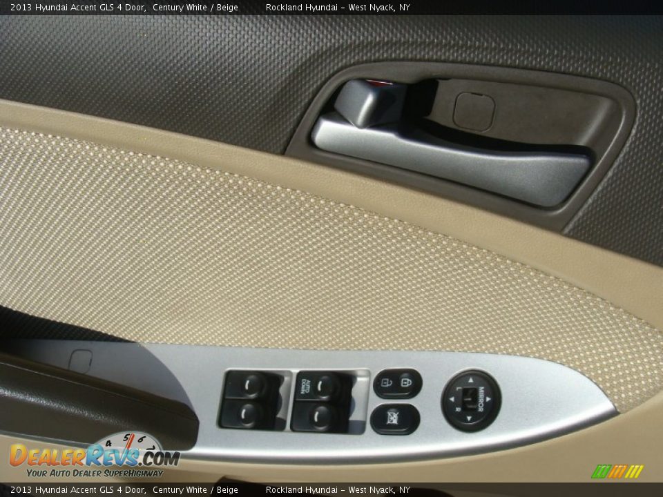 2013 Hyundai Accent GLS 4 Door Century White / Beige Photo #8