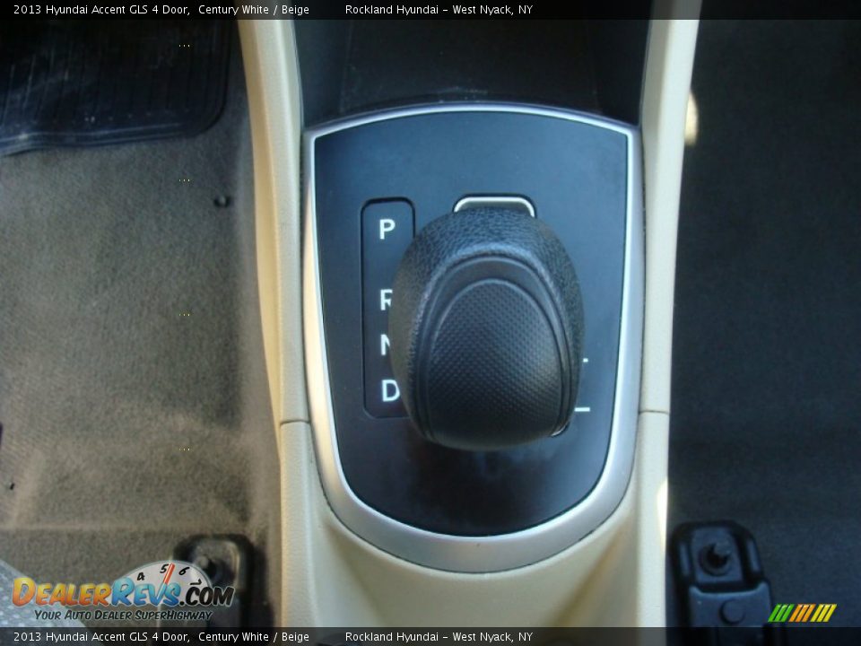 2013 Hyundai Accent GLS 4 Door Century White / Beige Photo #17