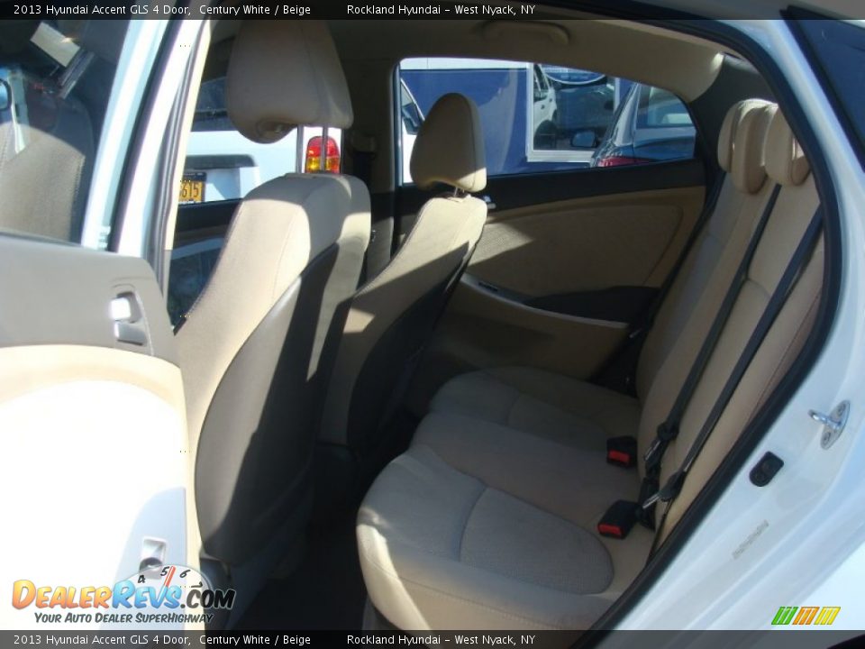 2013 Hyundai Accent GLS 4 Door Century White / Beige Photo #18