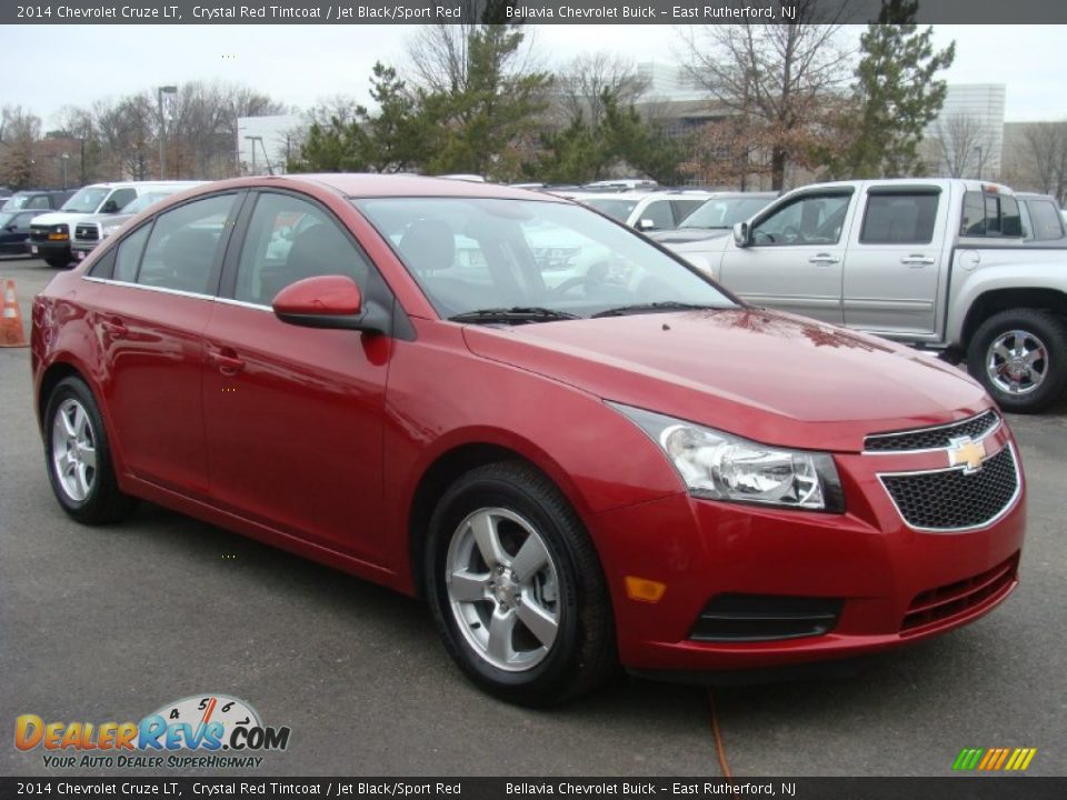 Front 3/4 View of 2014 Chevrolet Cruze LT Photo #3