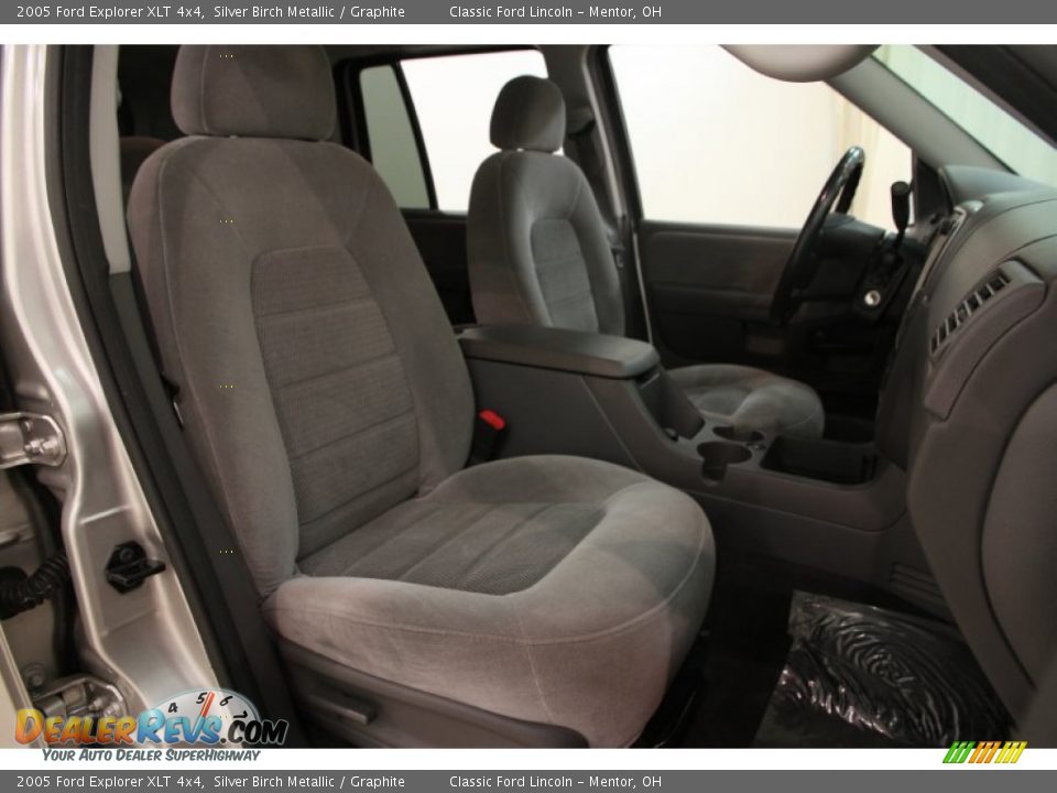 2005 Ford Explorer XLT 4x4 Silver Birch Metallic / Graphite Photo #10
