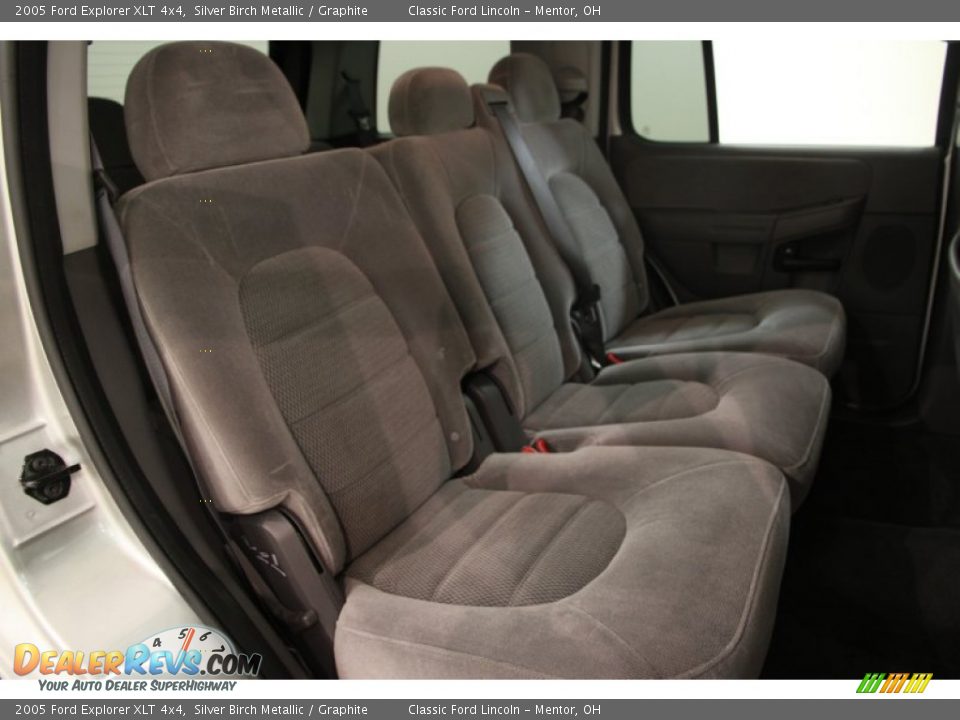 2005 Ford Explorer XLT 4x4 Silver Birch Metallic / Graphite Photo #11