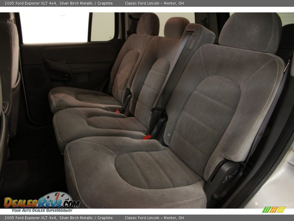 2005 Ford Explorer XLT 4x4 Silver Birch Metallic / Graphite Photo #12
