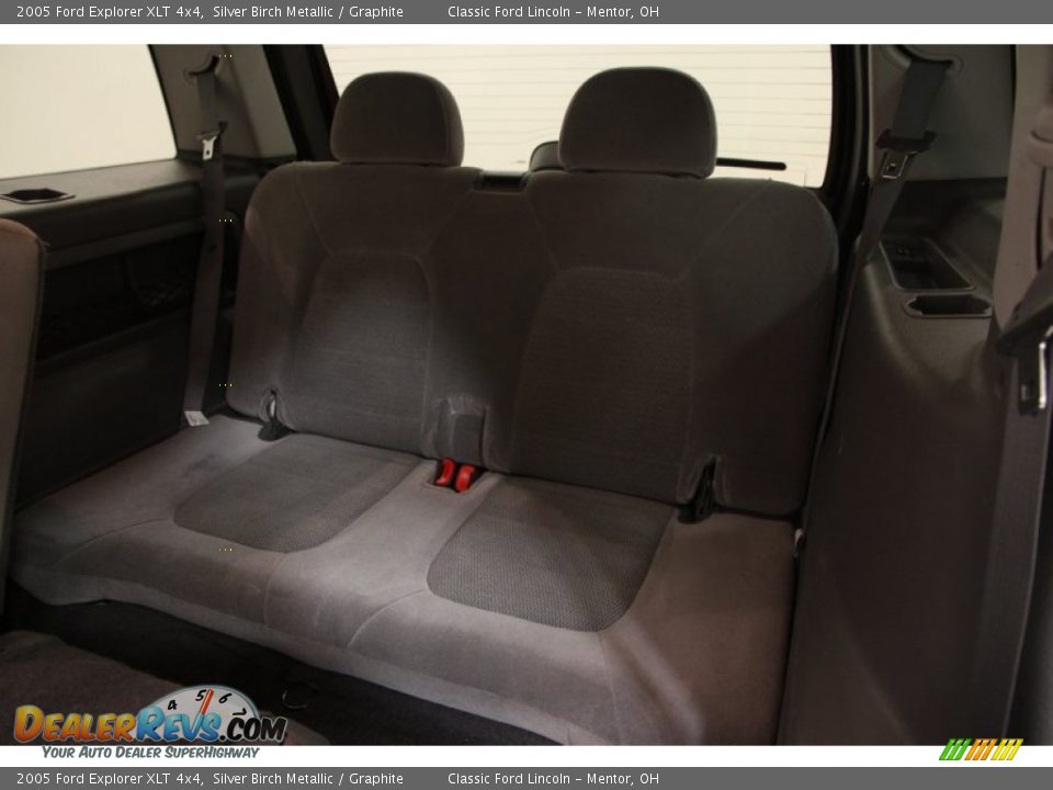 2005 Ford Explorer XLT 4x4 Silver Birch Metallic / Graphite Photo #13