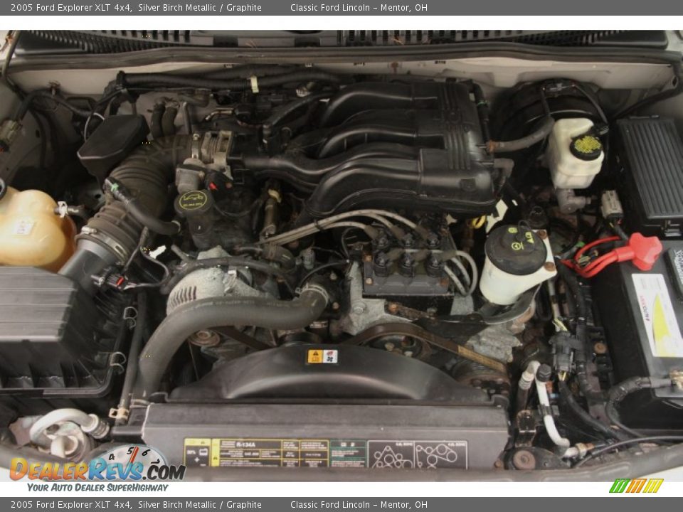 2005 Ford Explorer XLT 4x4 Silver Birch Metallic / Graphite Photo #15