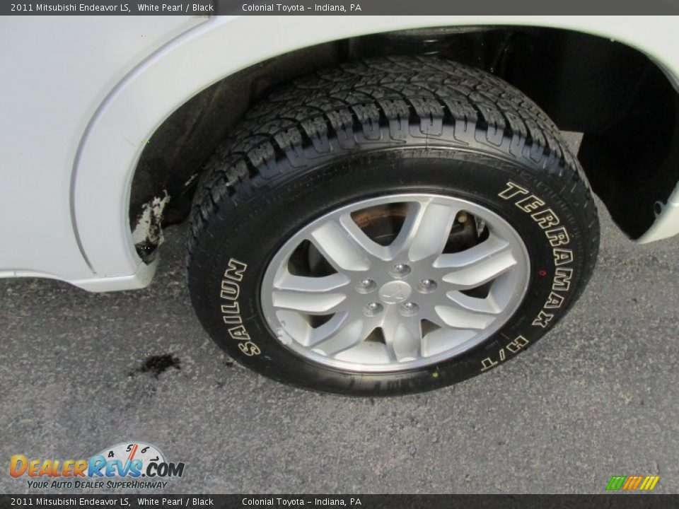 2011 Mitsubishi Endeavor LS White Pearl / Black Photo #3