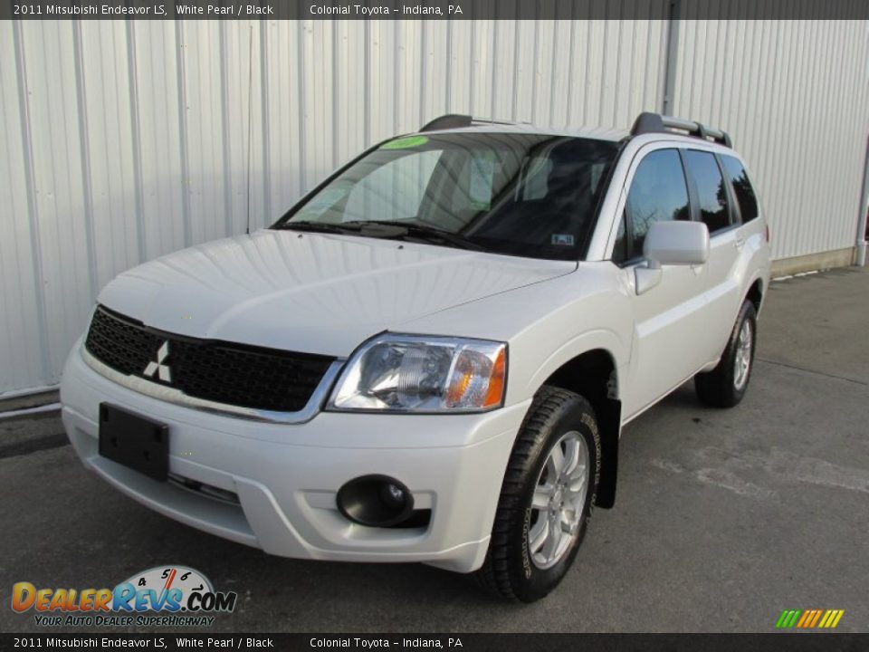 2011 Mitsubishi Endeavor LS White Pearl / Black Photo #10