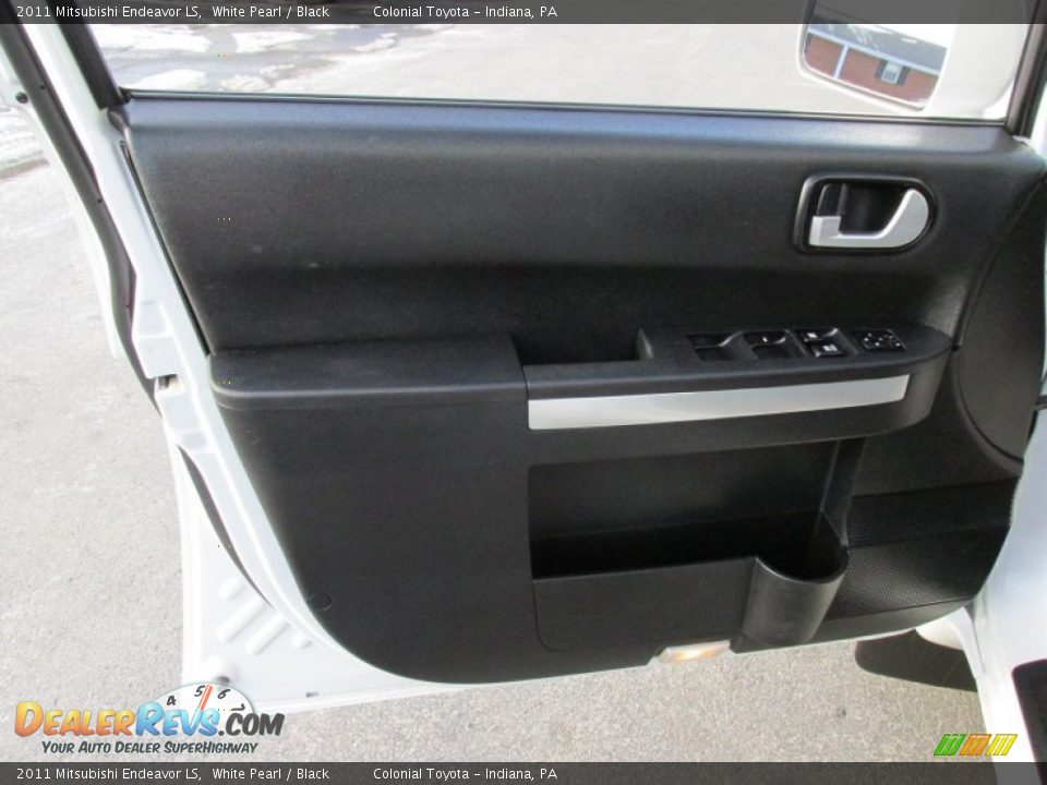 2011 Mitsubishi Endeavor LS White Pearl / Black Photo #12