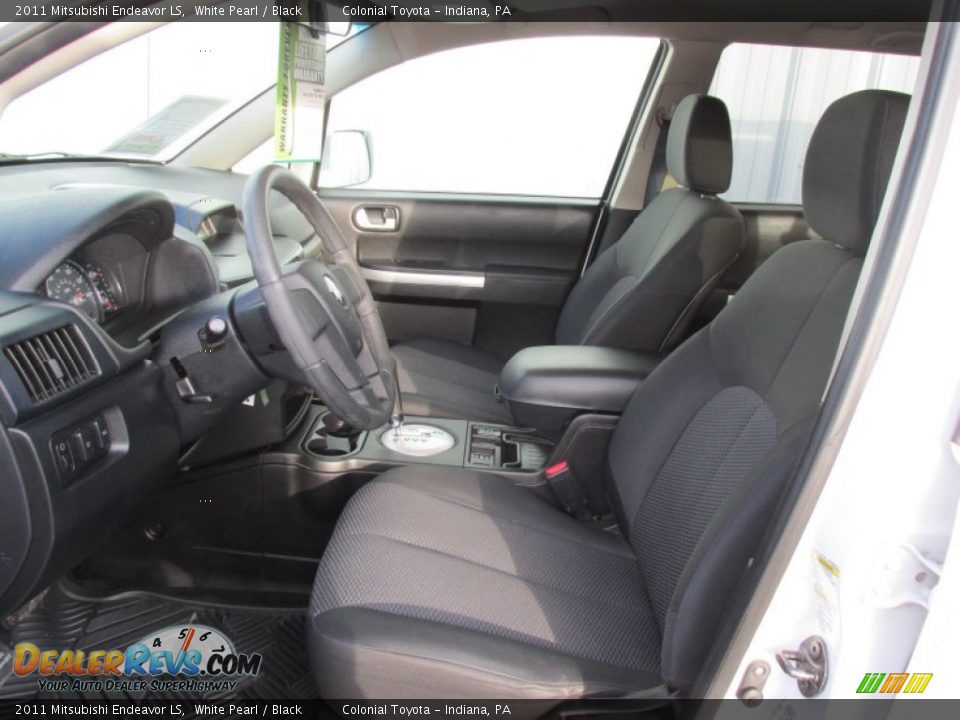2011 Mitsubishi Endeavor LS White Pearl / Black Photo #13