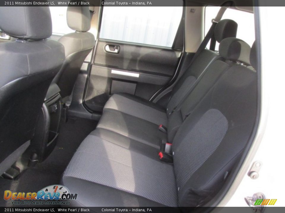 2011 Mitsubishi Endeavor LS White Pearl / Black Photo #14