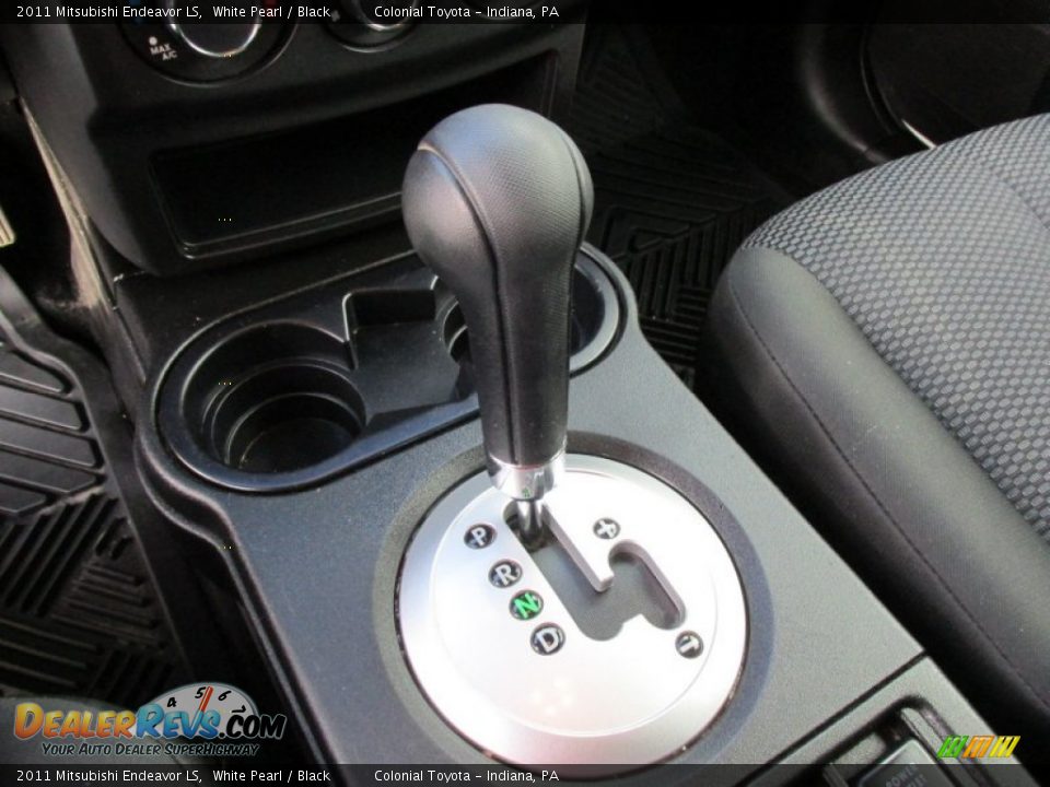 2011 Mitsubishi Endeavor LS White Pearl / Black Photo #16