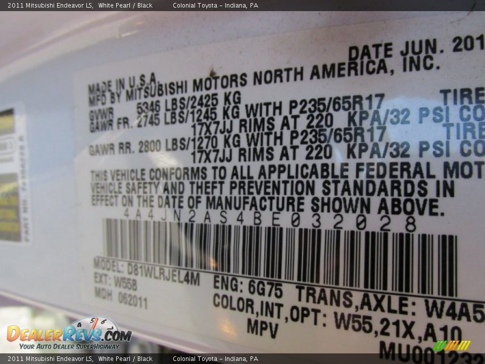 2011 Mitsubishi Endeavor LS White Pearl / Black Photo #19