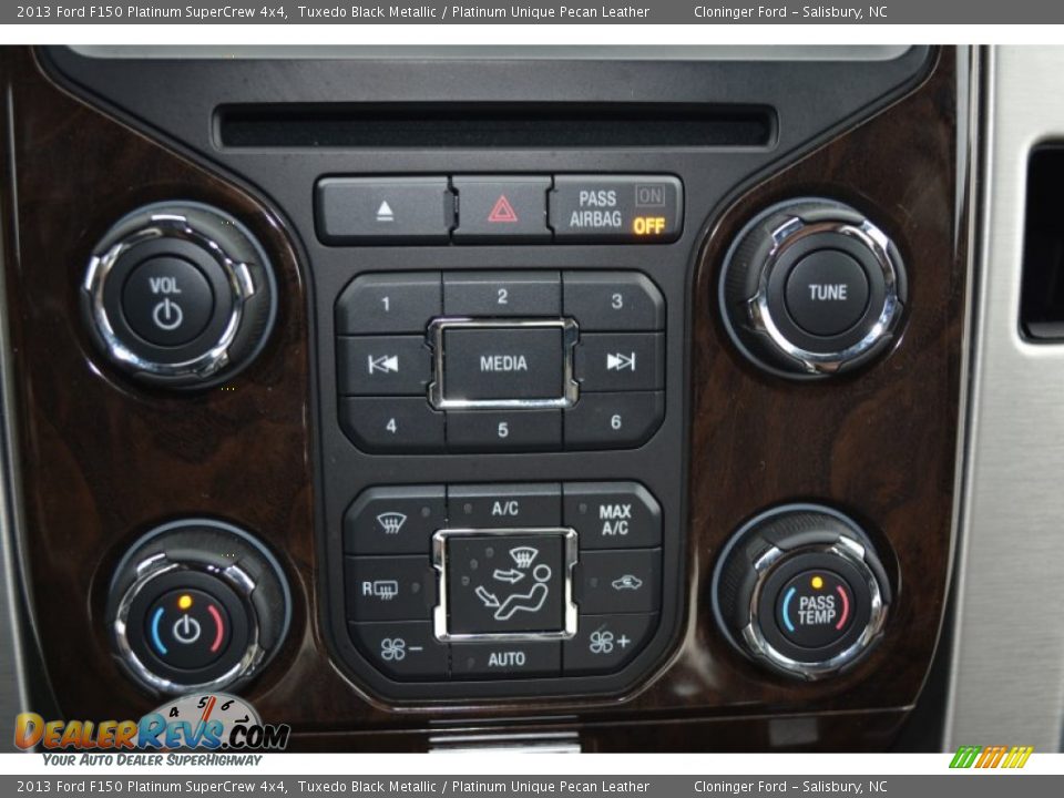 2013 Ford F150 Platinum SuperCrew 4x4 Tuxedo Black Metallic / Platinum Unique Pecan Leather Photo #28