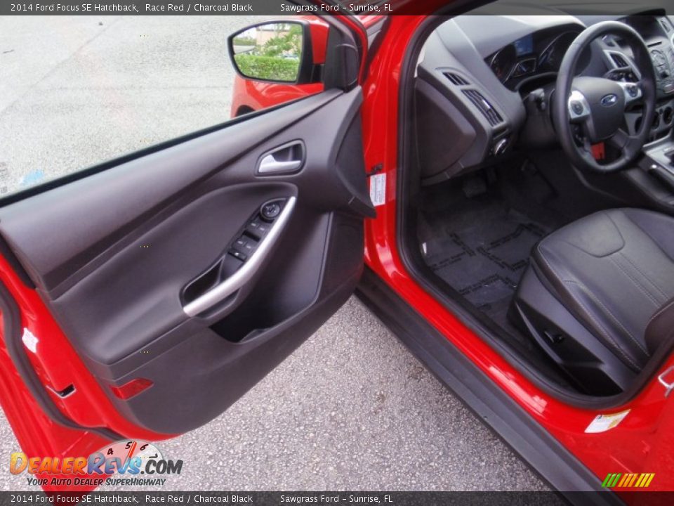 2014 Ford Focus SE Hatchback Race Red / Charcoal Black Photo #17