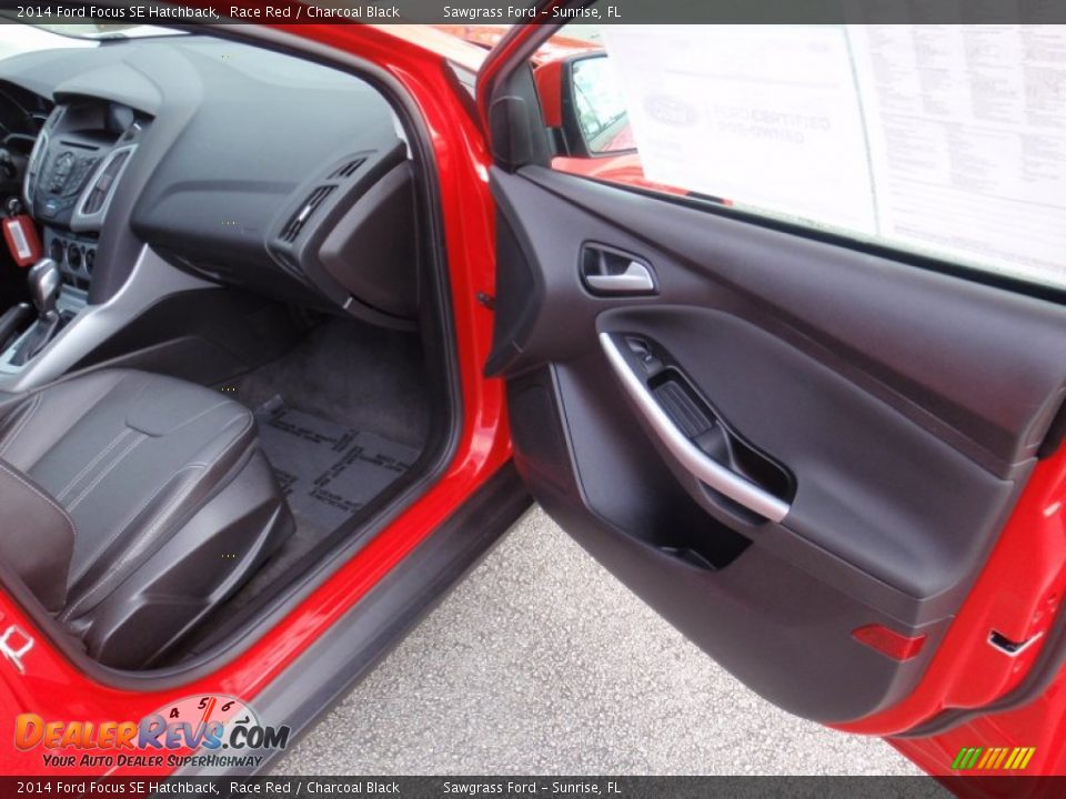 2014 Ford Focus SE Hatchback Race Red / Charcoal Black Photo #20