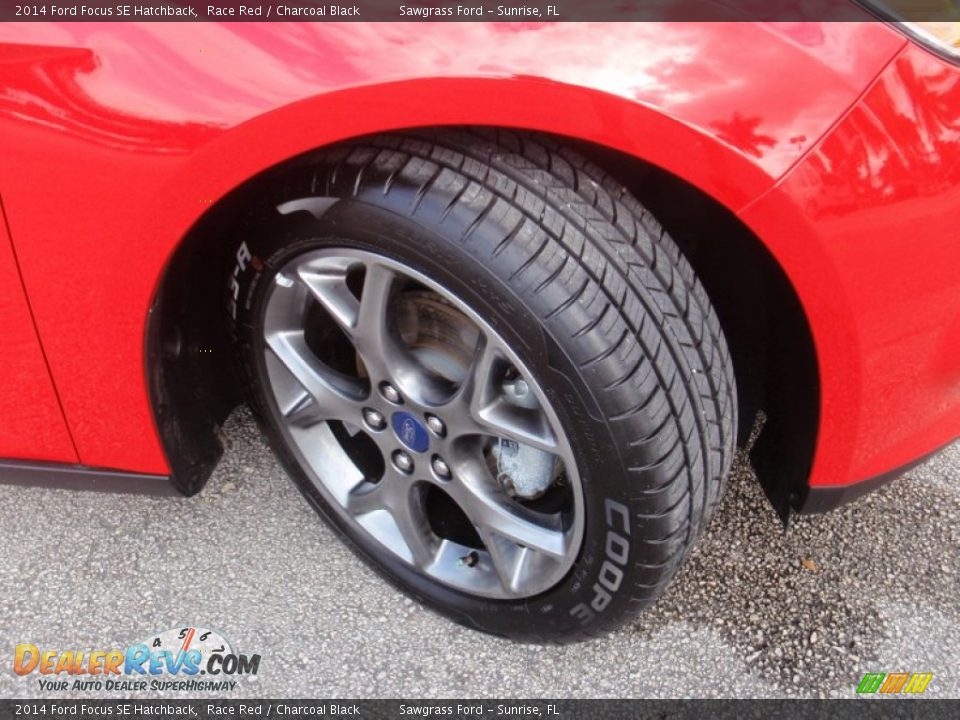 2014 Ford Focus SE Hatchback Race Red / Charcoal Black Photo #30