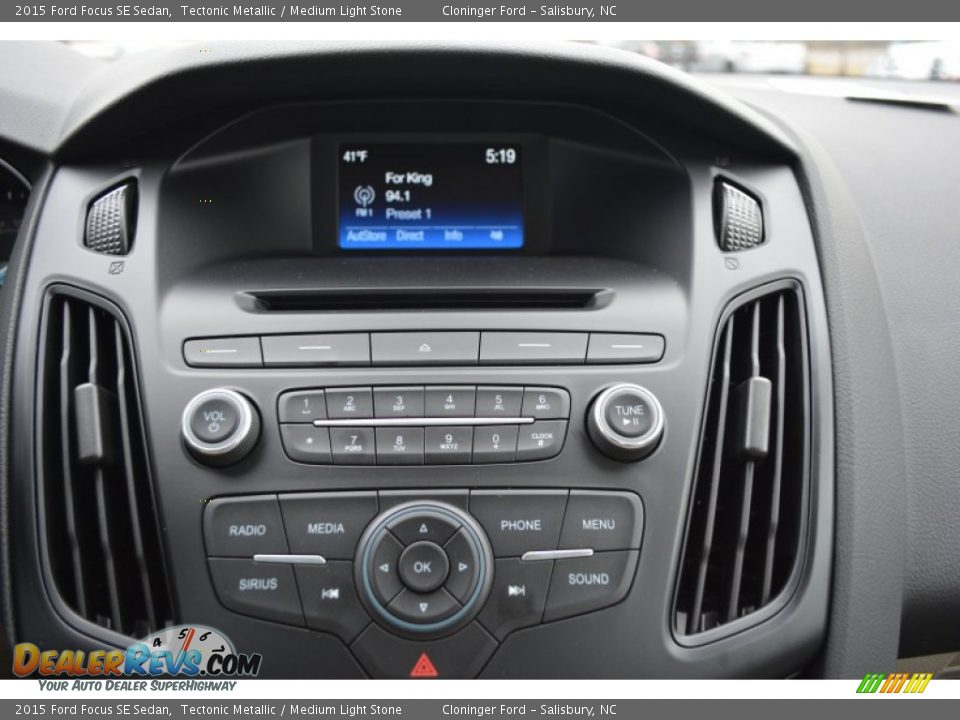 Controls of 2015 Ford Focus SE Sedan Photo #12