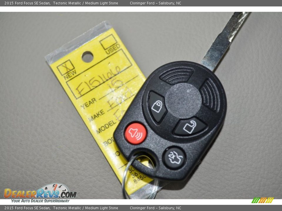 Keys of 2015 Ford Focus SE Sedan Photo #20
