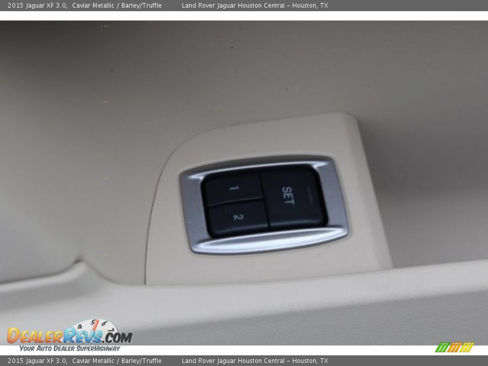 Controls of 2015 Jaguar XF 3.0 Photo #10