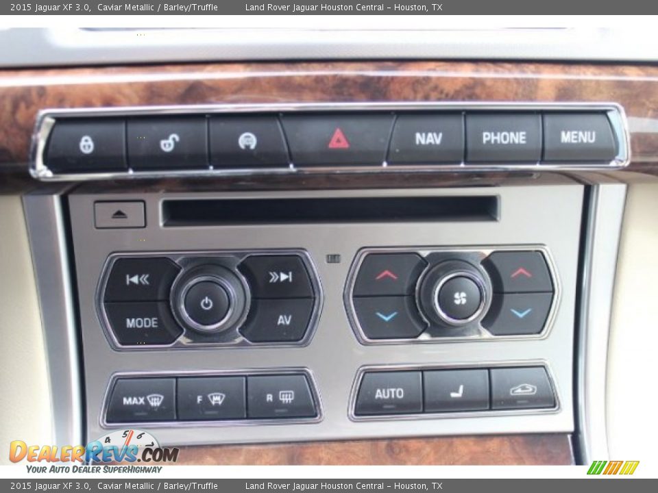 Controls of 2015 Jaguar XF 3.0 Photo #22