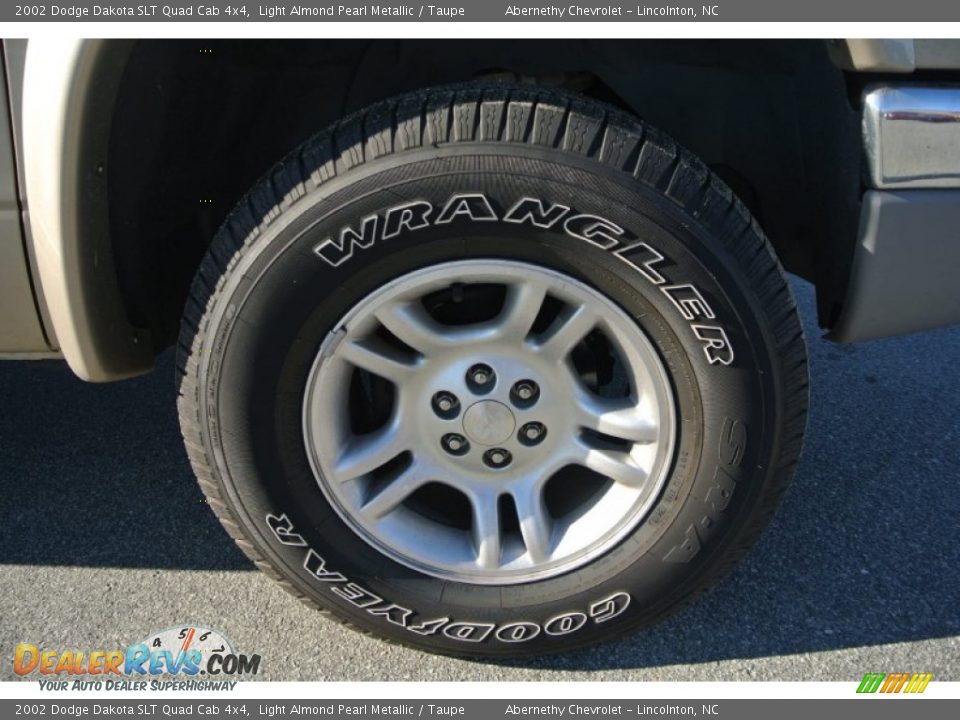 2002 Dodge Dakota SLT Quad Cab 4x4 Light Almond Pearl Metallic / Taupe Photo #25