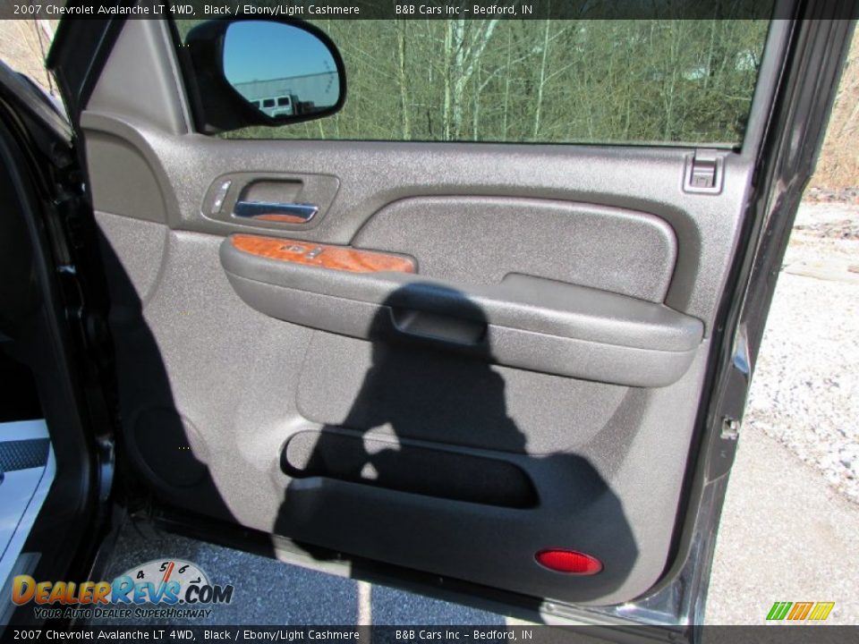 2007 Chevrolet Avalanche LT 4WD Black / Ebony/Light Cashmere Photo #20