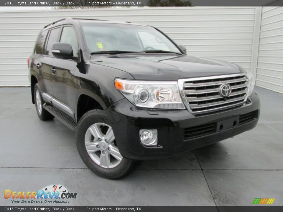 Front 3/4 View of 2015 Toyota Land Cruiser  Photo #1