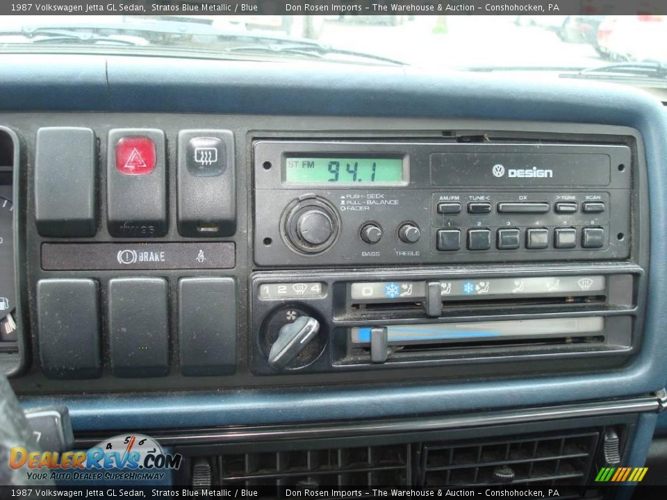 1987 Volkswagen Jetta GL Sedan Stratos Blue Metallic / Blue Photo #23