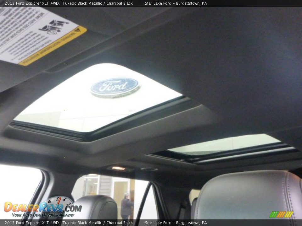 2013 Ford Explorer XLT 4WD Tuxedo Black Metallic / Charcoal Black Photo #16