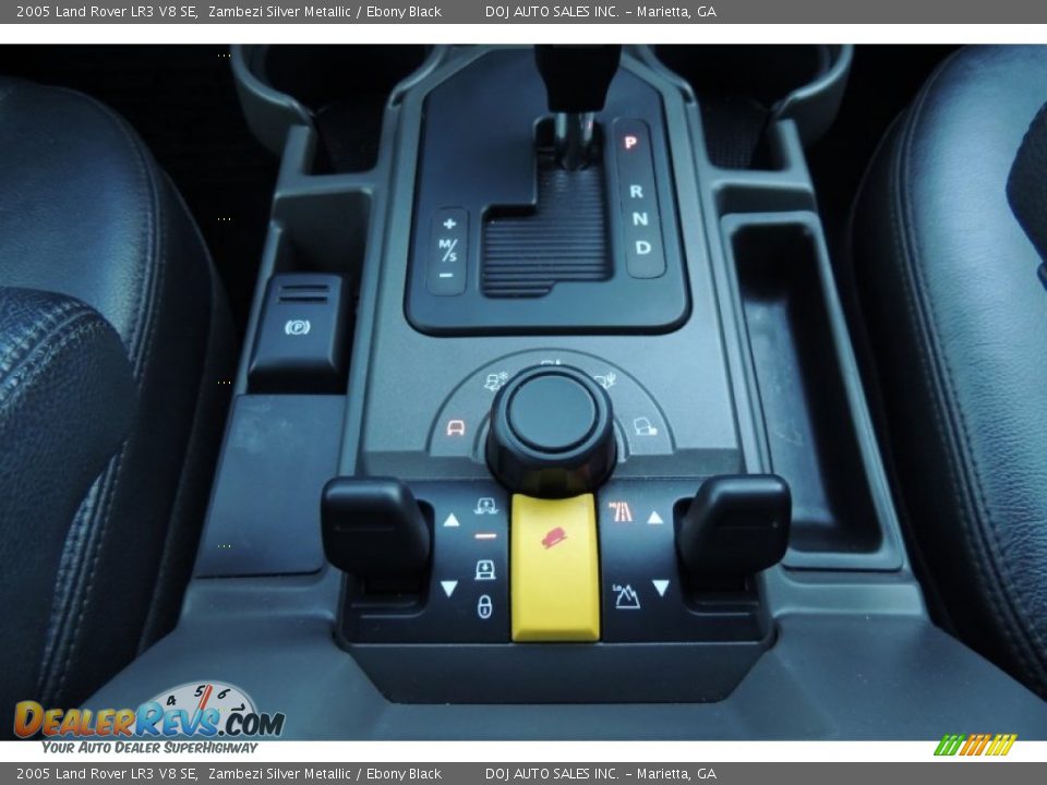 Controls of 2005 Land Rover LR3 V8 SE Photo #12