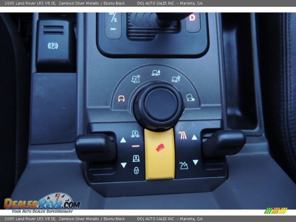 Controls of 2005 Land Rover LR3 V8 SE Photo #16