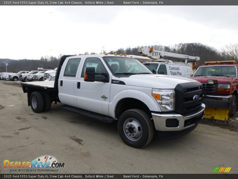 2015 Ford F350 Super Duty XL Crew Cab 4x4 Chassis Oxford White / Steel Photo #1