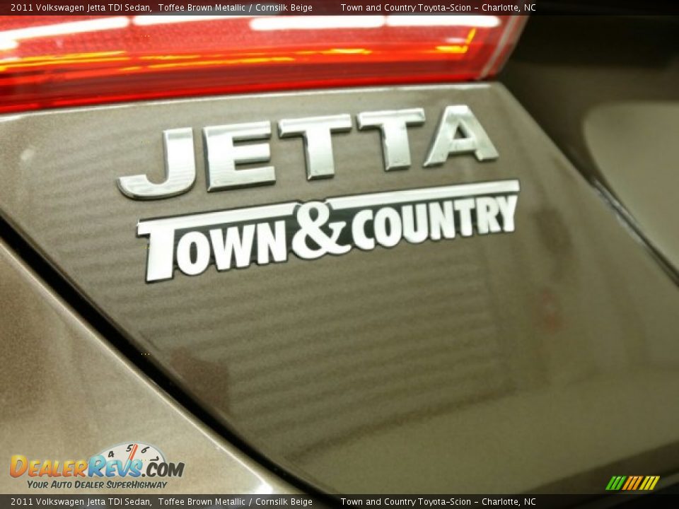 2011 Volkswagen Jetta TDI Sedan Toffee Brown Metallic / Cornsilk Beige Photo #18