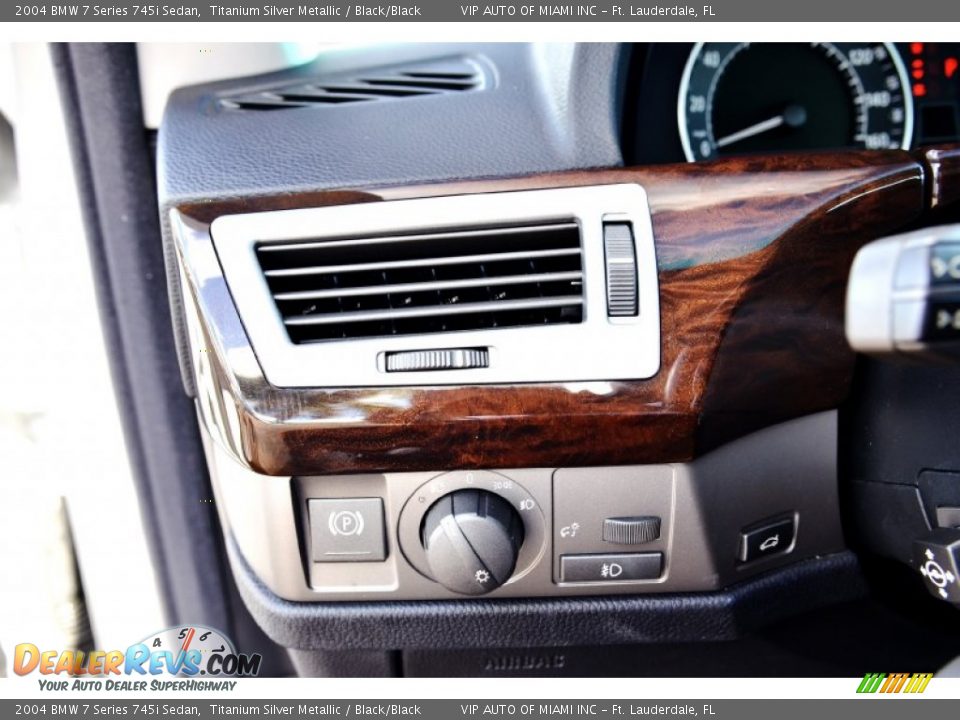 2004 BMW 7 Series 745i Sedan Titanium Silver Metallic / Black/Black Photo #26