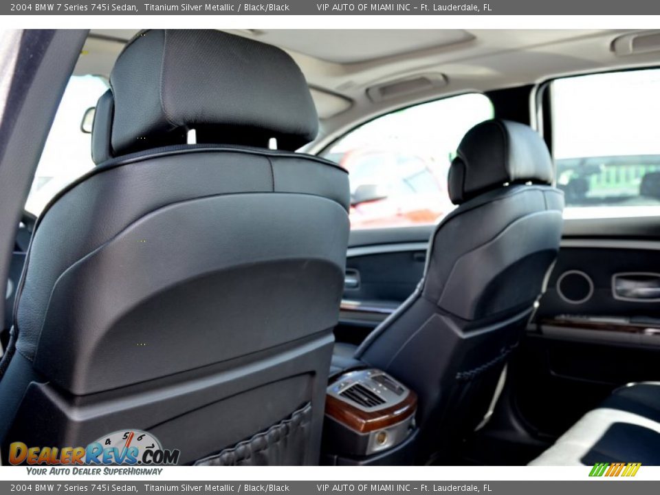 2004 BMW 7 Series 745i Sedan Titanium Silver Metallic / Black/Black Photo #32