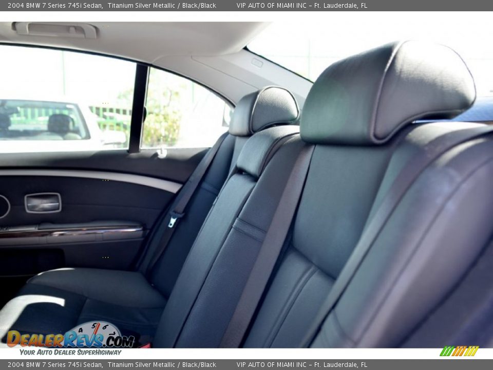 2004 BMW 7 Series 745i Sedan Titanium Silver Metallic / Black/Black Photo #33